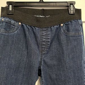 Macys INC wide elastic waist pull on jeans  women’s size 6 fits like a size 4